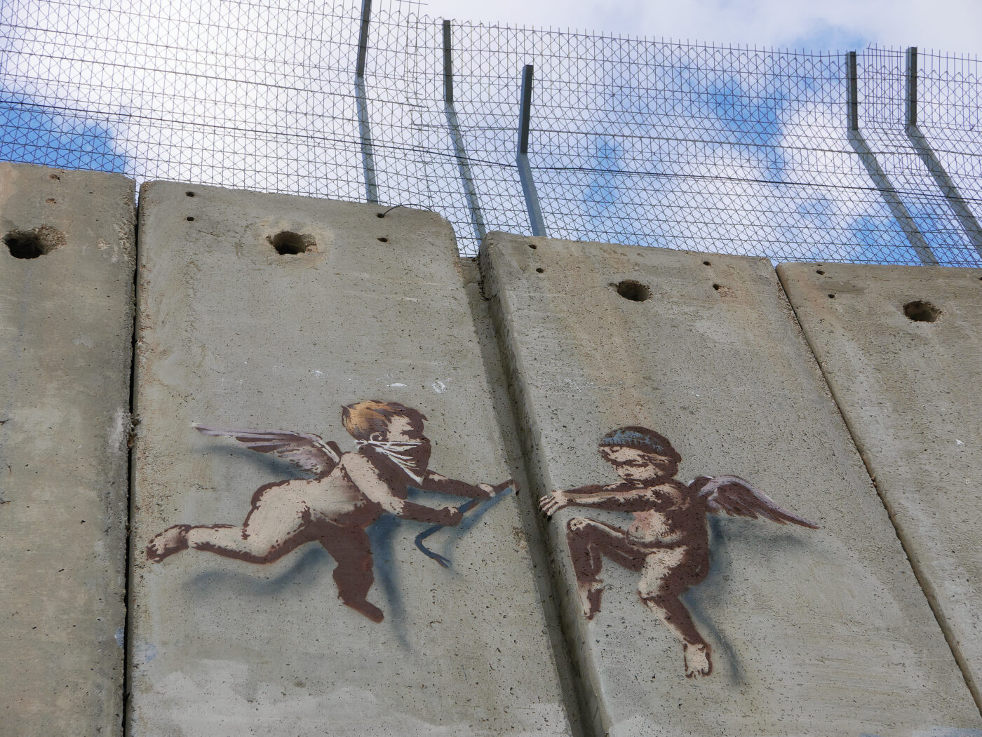 Grande scritta di protesta 