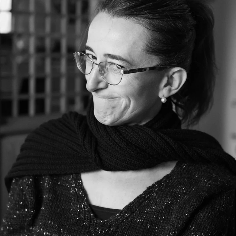 Donna con uno sguardo che dice 